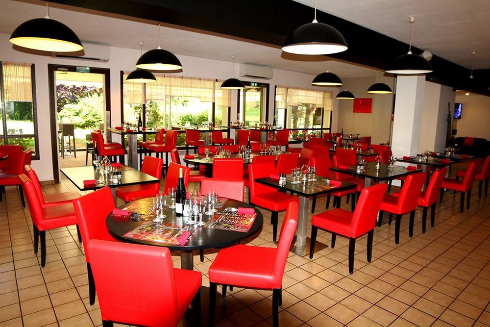 Logis Hotel Lons-Le-Saunier - Restaurant Le Grill Exterior photo