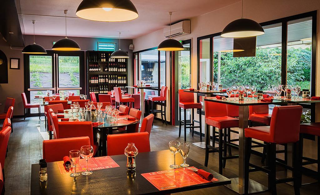 Logis Hotel Lons-Le-Saunier - Restaurant Le Grill Exterior photo